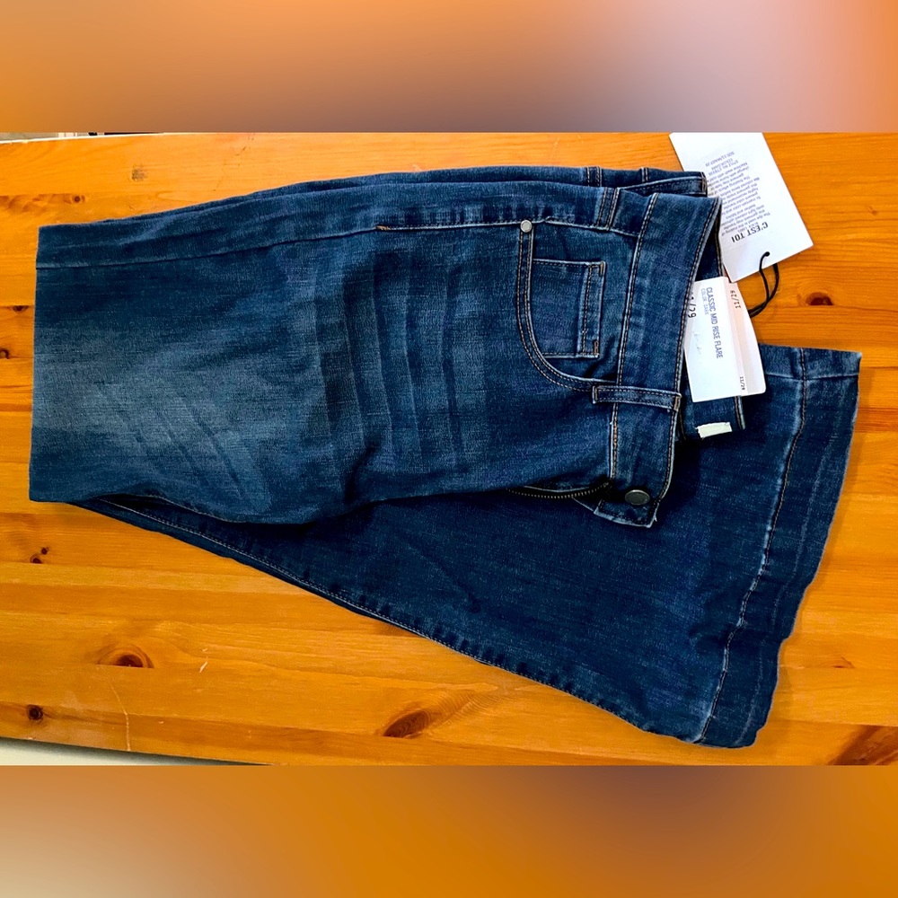 Classic Mid Rise Flare Jeans. Size 11/29.  NWT